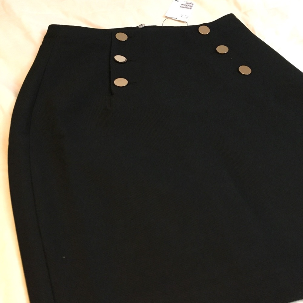 NWT 🦩 Gold Accent Black Pencil Skirt